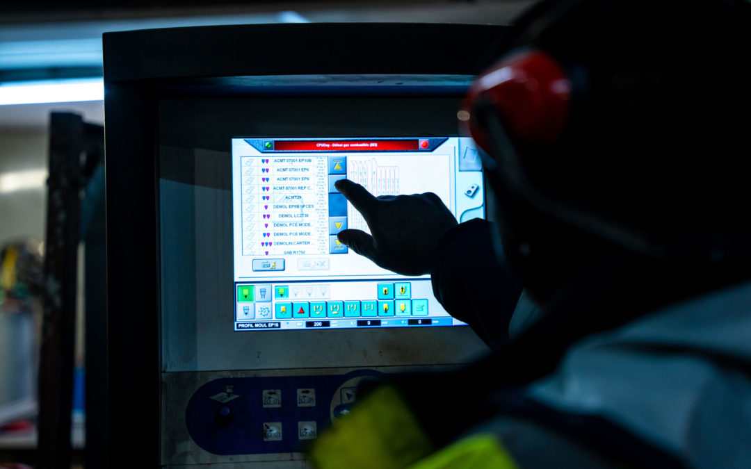 Machine de maintenance industrielle dans l'atelier MRI Industries